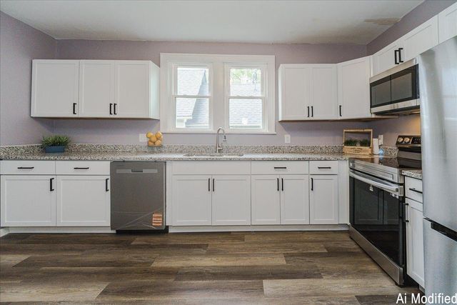 35 Manitoba Avenue, Saint Paul, MN 55117