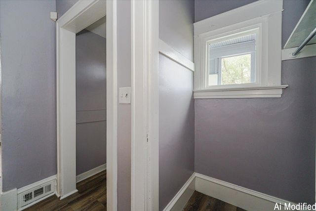 35 Manitoba Avenue, Saint Paul, MN 55117