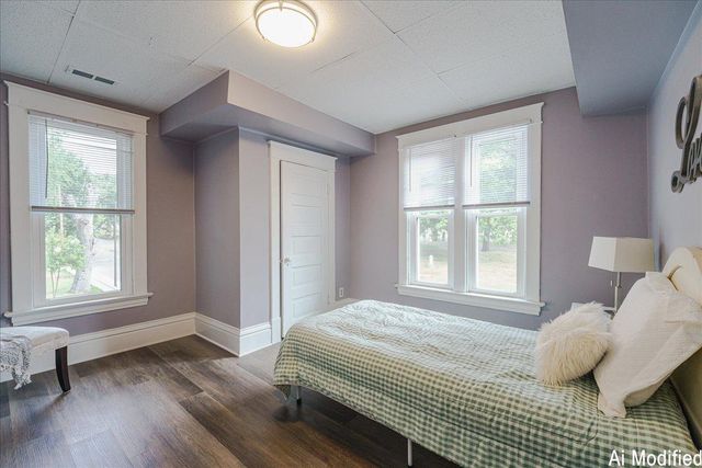 35 Manitoba Avenue, Saint Paul, MN 55117