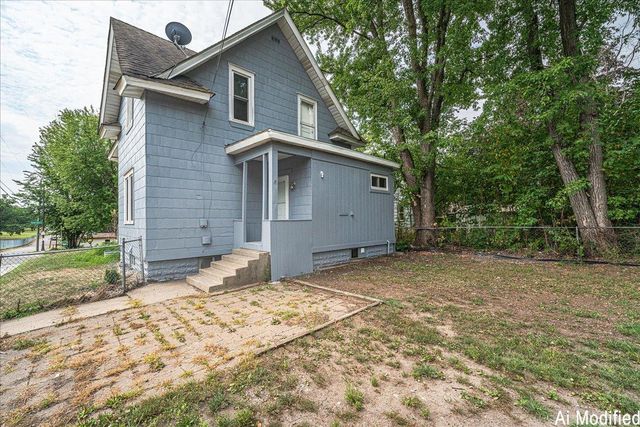 35 Manitoba Avenue, Saint Paul, MN 55117