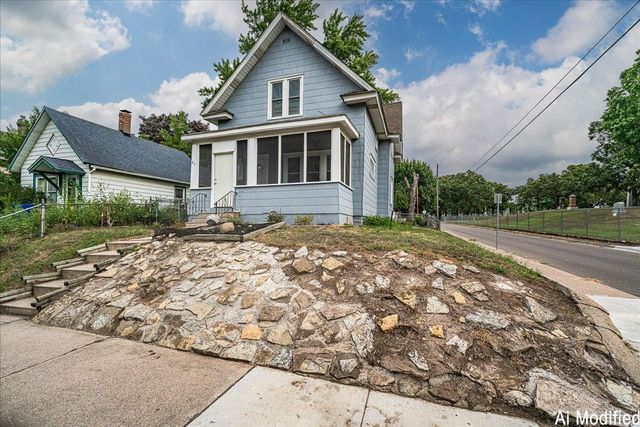 35 Manitoba Avenue, Saint Paul, MN 55117