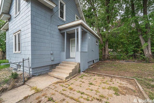 35 Manitoba Avenue, Saint Paul, MN 55117