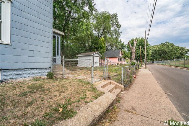 35 Manitoba Avenue, Saint Paul, MN 55117