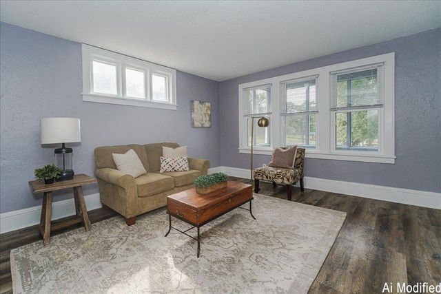 35 Manitoba Avenue, Saint Paul, MN 55117