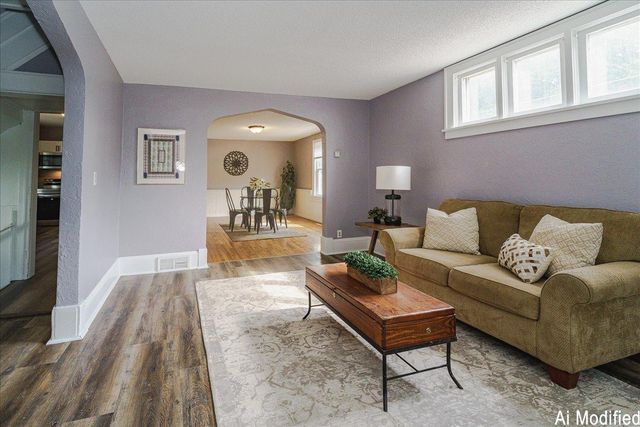 35 Manitoba Avenue, Saint Paul, MN 55117