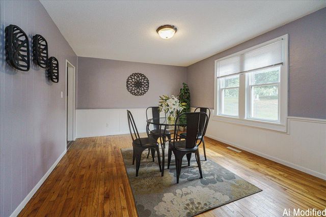 35 Manitoba Avenue, Saint Paul, MN 55117