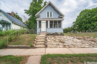 35 Manitoba Avenue, Saint Paul, MN 55117