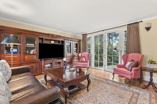 2 Everett Ave, Winchester, MA 01890