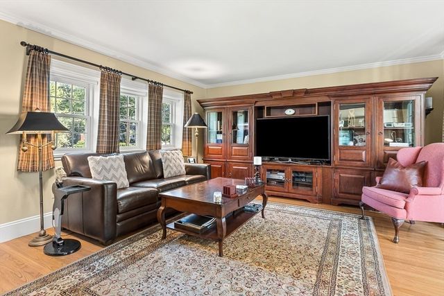 2 Everett Ave, Winchester, MA 01890