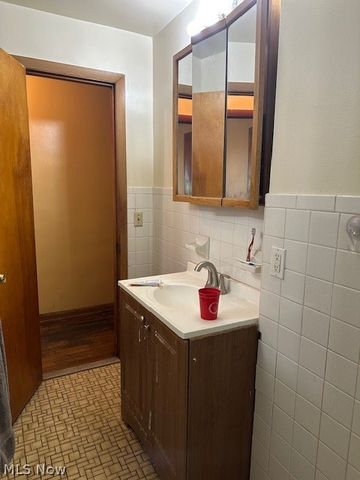 207 Forbes Road, Bedford, OH 44146
