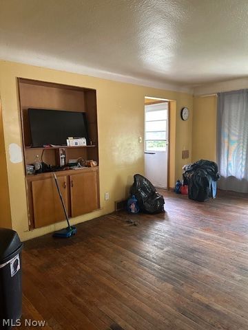 207 Forbes Road, Bedford, OH 44146