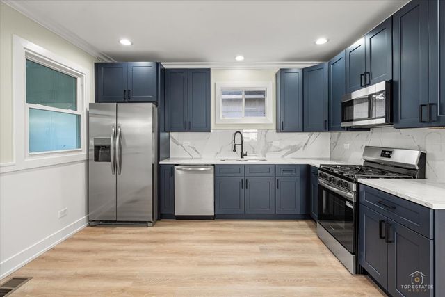 9331 S Woodlawn Avenue, Chicago, IL 60619
