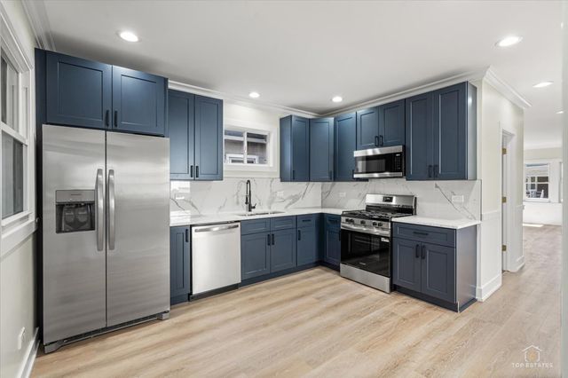 9331 S Woodlawn Avenue, Chicago, IL 60619