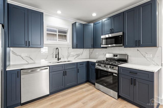 9331 S Woodlawn Avenue, Chicago, IL 60619