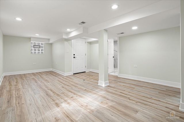 9331 S Woodlawn Avenue, Chicago, IL 60619
