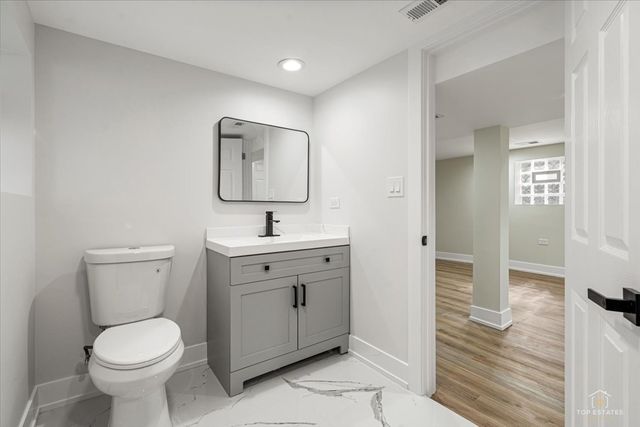9331 S Woodlawn Avenue, Chicago, IL 60619