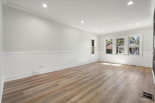 9331 S Woodlawn Avenue, Chicago, IL 60619