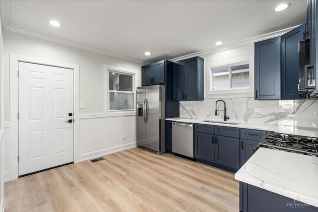 9331 S Woodlawn Avenue, Chicago, IL 60619