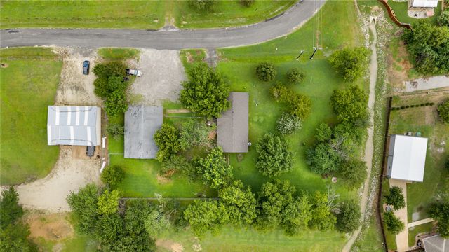 830 Pearce Drive, Pottsboro, TX 75076