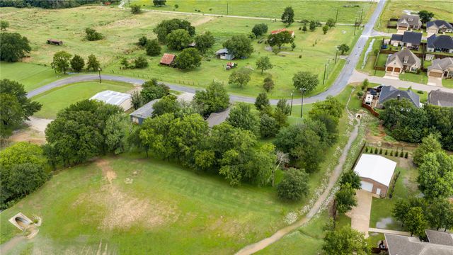 830 Pearce Drive, Pottsboro, TX 75076
