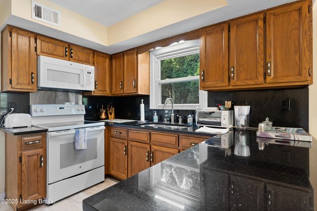 13011 Lost Trail, Goshen, KY 40026