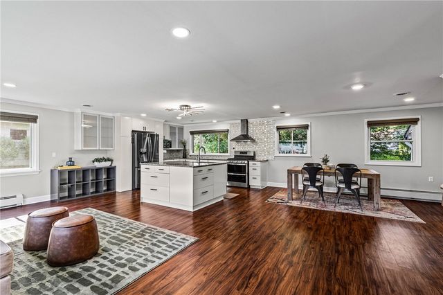 100 Hibiscus Dr, Brighton, NY 14618