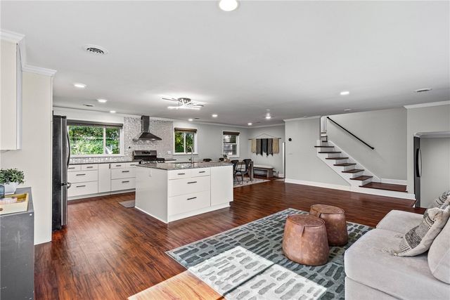 100 Hibiscus Dr, Brighton, NY 14618