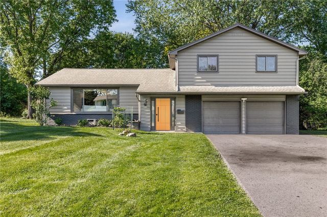 100 Hibiscus Dr, Brighton, NY 14618