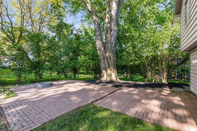 100 Hibiscus Dr, Brighton, NY 14618