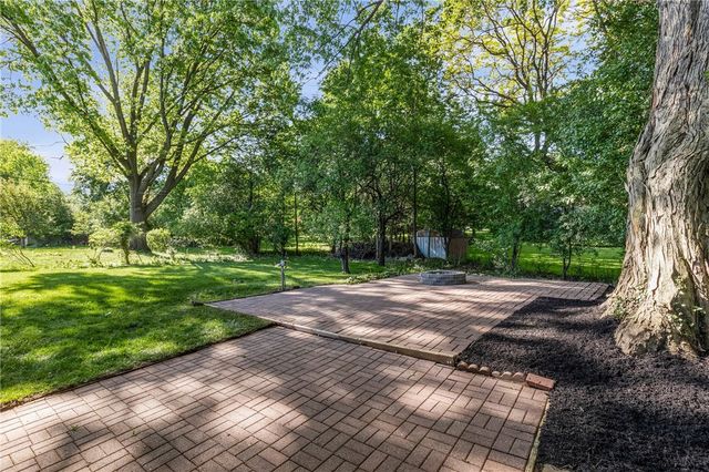 100 Hibiscus Dr, Brighton, NY 14618