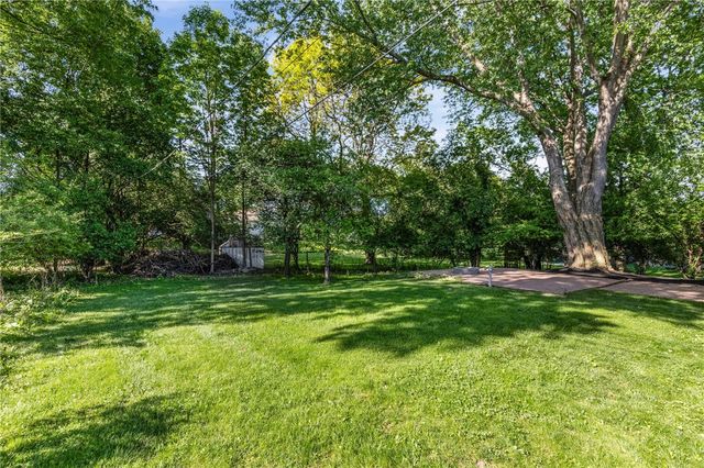 100 Hibiscus Dr, Brighton, NY 14618