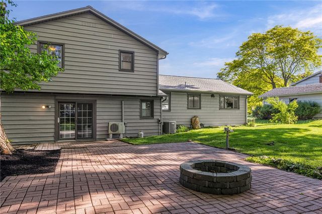 100 Hibiscus Dr, Brighton, NY 14618