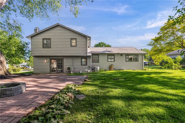 100 Hibiscus Dr, Brighton, NY 14618
