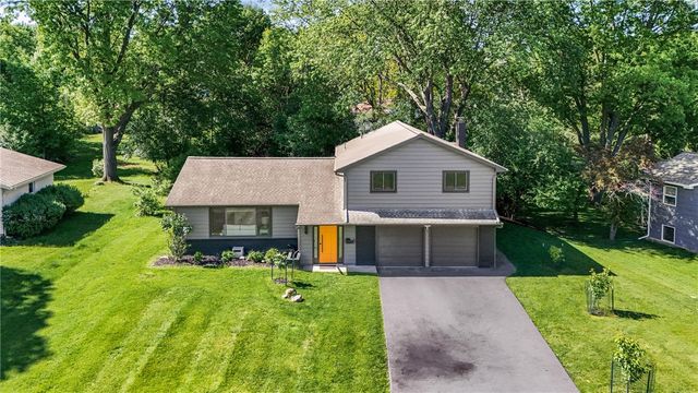 100 Hibiscus Dr, Brighton, NY 14618