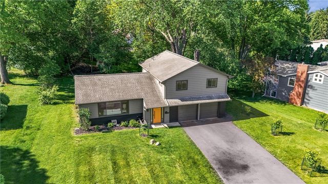 100 Hibiscus Dr, Brighton, NY 14618