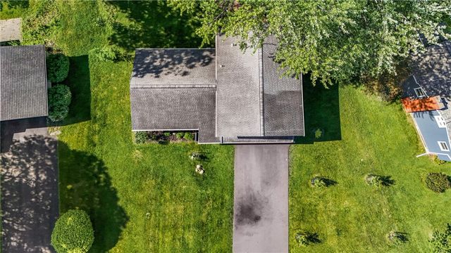 100 Hibiscus Dr, Brighton, NY 14618