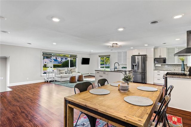 100 Hibiscus Dr, Brighton, NY 14618