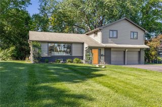 100 Hibiscus Dr, Brighton, NY 14618