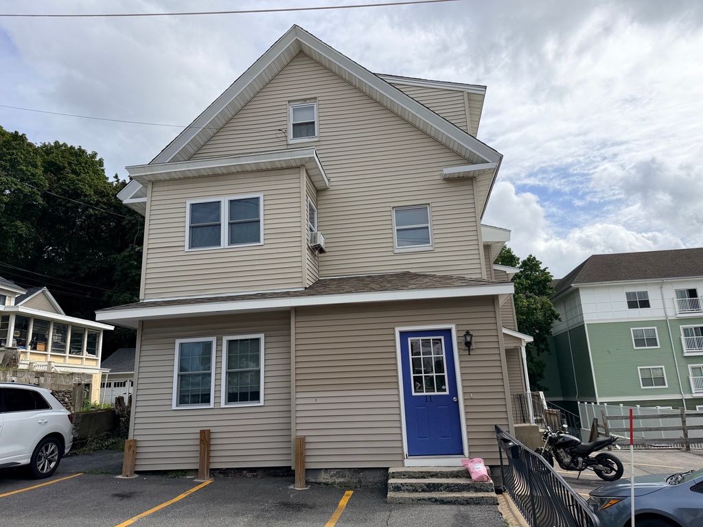 11 High Street 1, Hudson, MA 01749