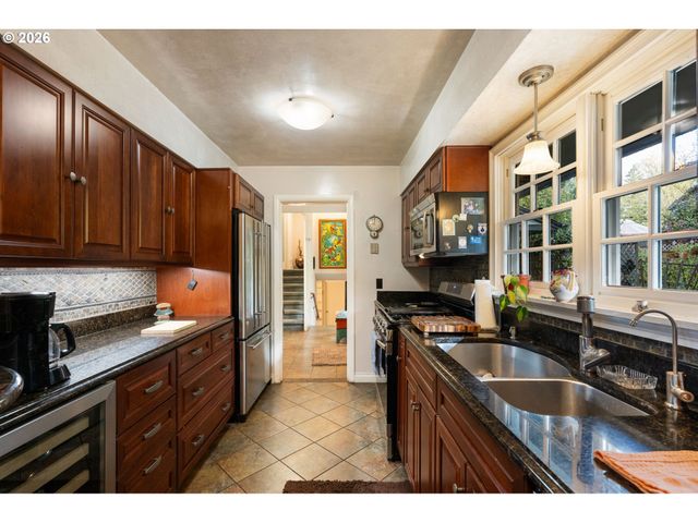 12215 Sw 60TH Ave, Portland, OR 97219