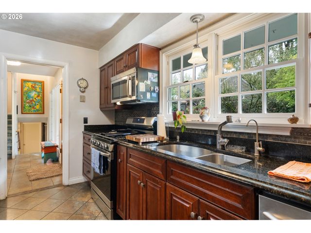 12215 Sw 60TH Ave, Portland, OR 97219