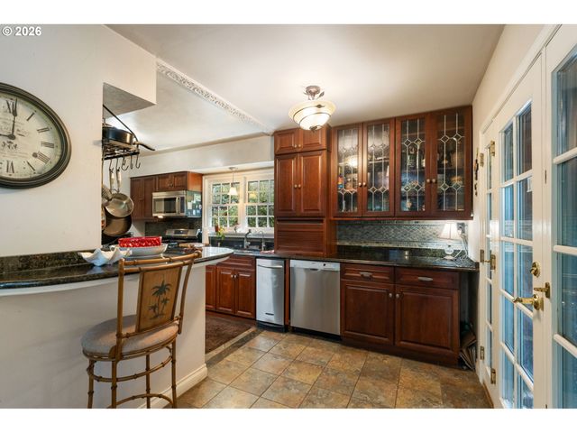 12215 Sw 60TH Ave, Portland, OR 97219