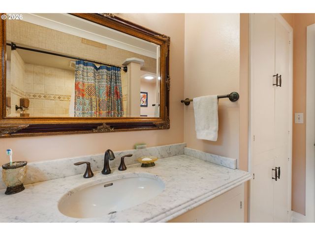 12215 Sw 60TH Ave, Portland, OR 97219