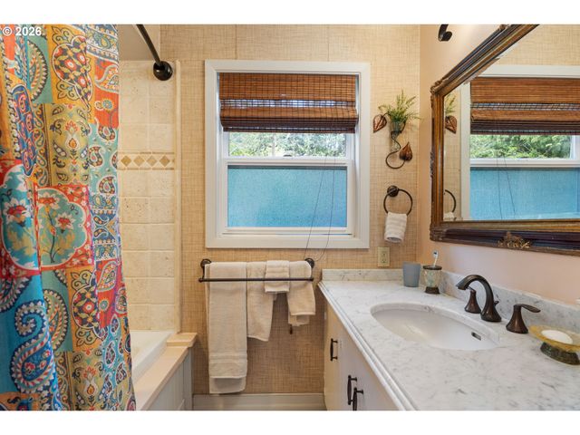 12215 Sw 60TH Ave, Portland, OR 97219