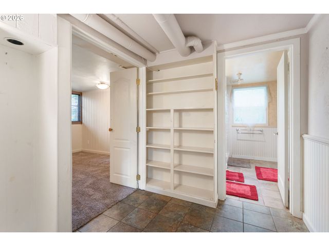 12215 Sw 60TH Ave, Portland, OR 97219