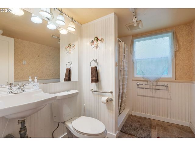 12215 Sw 60TH Ave, Portland, OR 97219