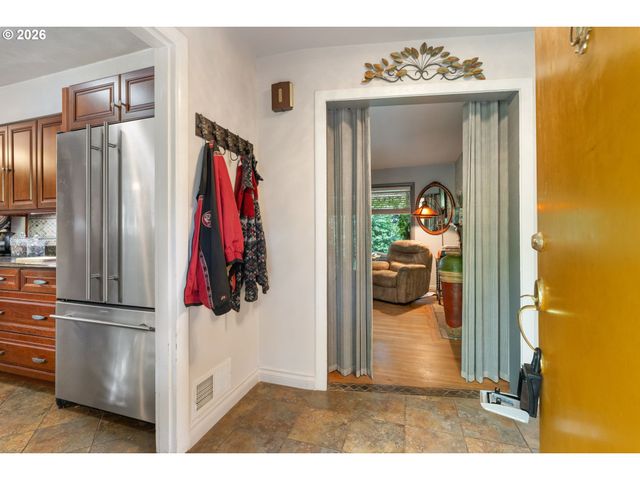 12215 Sw 60TH Ave, Portland, OR 97219