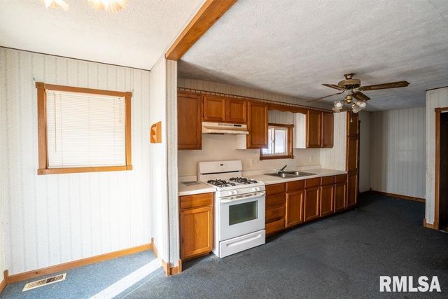 803 S Cockrum Street, Sesser, IL 62884