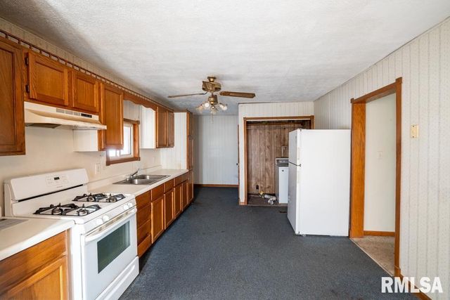 803 S Cockrum Street, Sesser, IL 62884