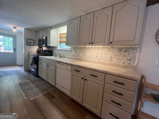125 River Lake Court, Eatonton, GA 31024